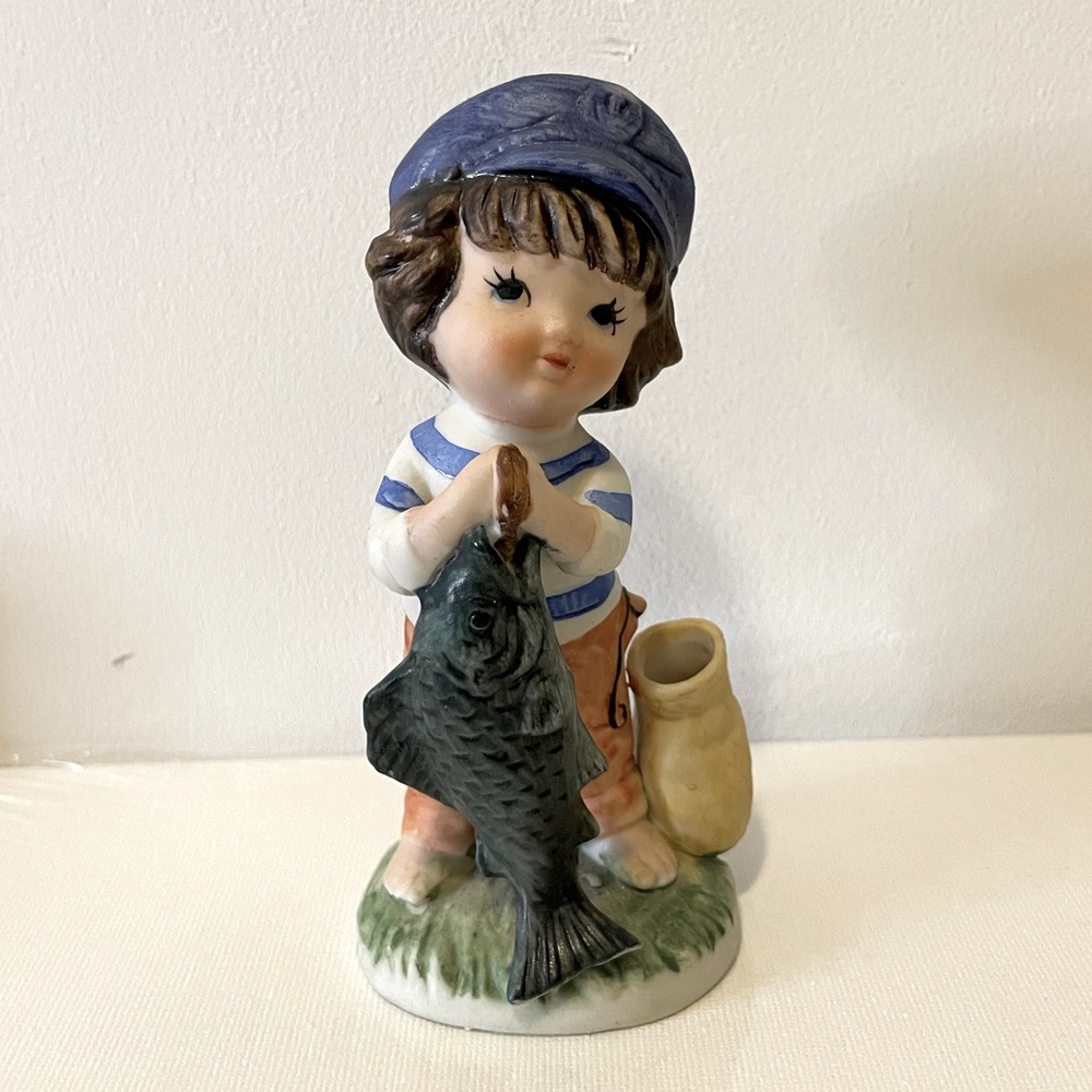2/$45 Beautiful rare vintage figurine